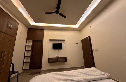 Aligarh Hotel | Hotel The Divine Cloud By- IHCS Group