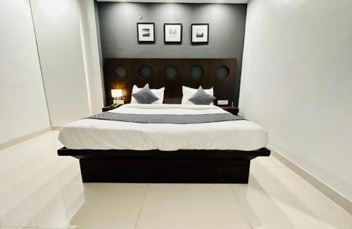 Fatehabad Hotel | Explore Hotel The Golden Globe: Pet-Friendly & Family-Ready