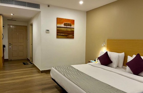 Gauravaddo Hotel | Experience Comfort at Hotel The Golden Sands with Pool & Breakfast