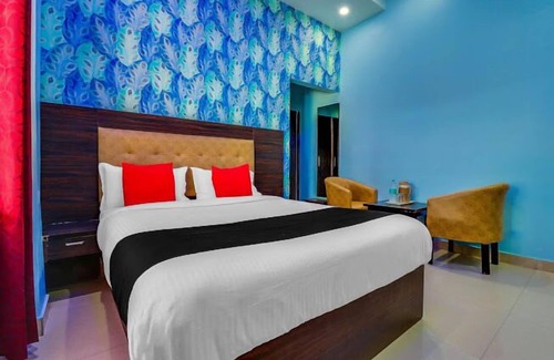 Basti Hotel | Budget-Friendly Hotel The Grand Bhavya Palace with Dining Options