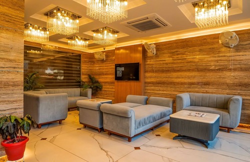 Katra Hotel | Discover Hotel The Grand Dewan: Family-Friendly Comfort