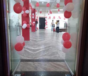 Kushinagar Bed & Breakfast | Pet-Friendly Comfort at Hotel the Ideal with Breakfast Included