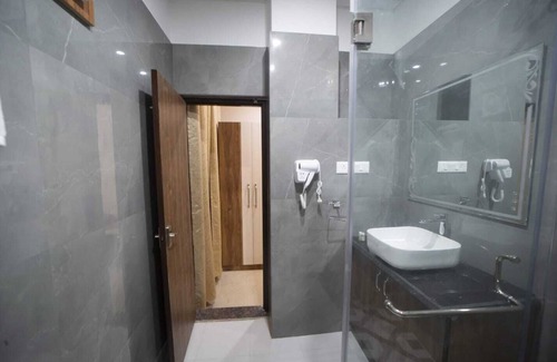 Varanasi Hotel | Discover Hotel The Pearl: Ideal for Family Getaways