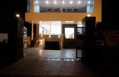 Varanasi Hotel | Discover Comfort at Hotel The Pearl with Breakfast Included