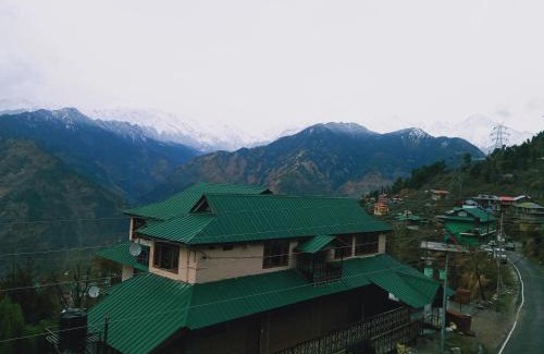 Sarahan Hotel | Cozy Hotel The Tragopan: Breakfast Included & Family-Friendly