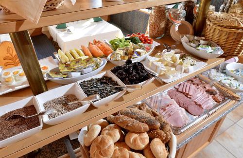 Sankt Johann in Tirol Hotel | Discover Hotel Theresia Garni: Rated 9.3 with Pet-Friendly Perks