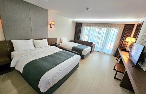 Yongin Hotel | Relax at Hotel Thesoom Forest with Oceanfront Views