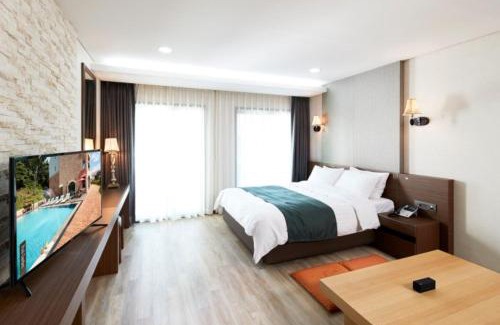 Yongin Hotel | Relax at Hotel Thesoom Forest with Oceanfront Views