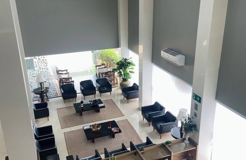 Maringa Hotel | Discover Comfort at Hotel Thomasi Maringa with Pool & Breakfast