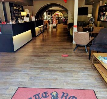 Thonon-les-Bains Hotel | Discover Le Comte Rouge: Family-Friendly with Dining Options