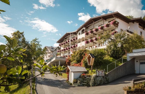 Ladis Apartment | Pet Friendly Hotel Tirol Appartements with Hot Tub Access