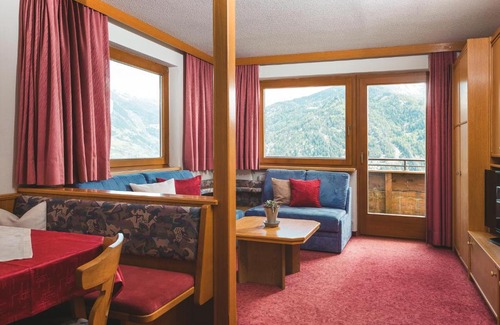 Ladis Apartment | Pet Friendly Hotel Tirol Appartements with Hot Tub Access