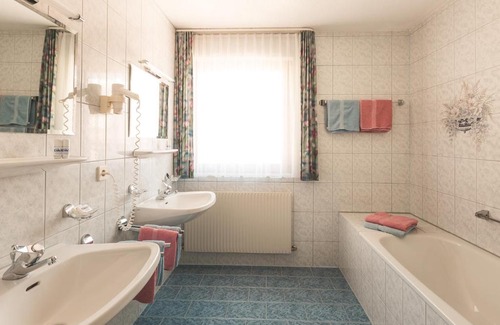 Ladis Apartment | Pet Friendly Hotel Tirol Appartements with Hot Tub Access