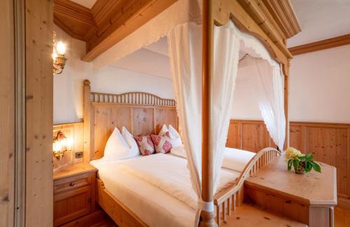 Woergl Hotel | Explore Hotel Tiroler Stuben: Pet-Friendly & Family Welcoming