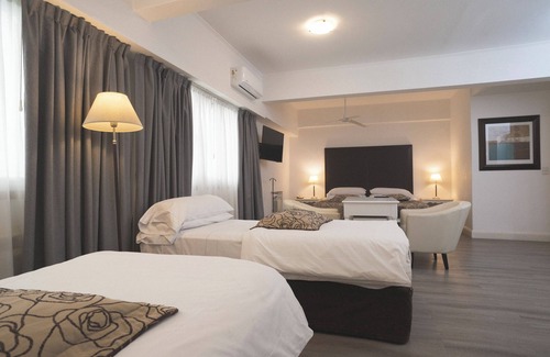 Puerto Madryn Hotel | Hotel Tolosa: Ocean View Retreat with Pool & Spa Amenities