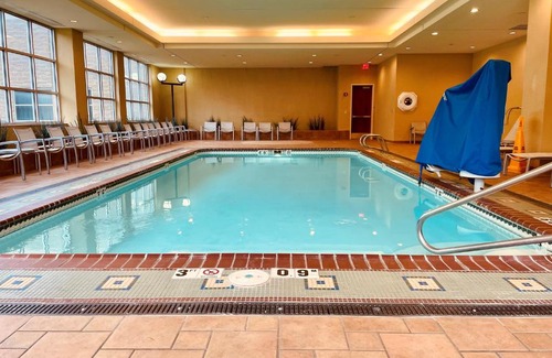 Topeka Hotel | Pet-Friendly Hotel Topeka at City Center with Pool Access