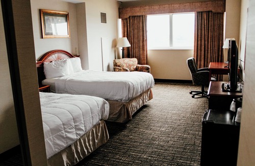 Topeka Hotel | Comfortable Stay at Hotel Topeka with Pool & Spa Amenities