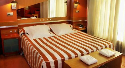 Torrelavega Hotel | Relax at Hotel Torresport: 4-Star Comfort with a Pool