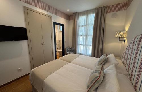 El Rocio Hotel | Relaxing Hotel Restaurante Toruño: Family-Friendly Dining