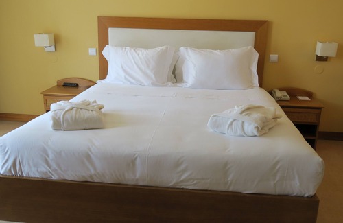 Guimaraes Hotel | Discover Comfort at Hotel Toural: 4-Star with Spa & Breakfast