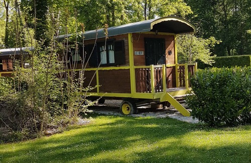 Bar-sur-Aube House | Pet-Friendly Hotel Trailer with Pool & Spa Amenities