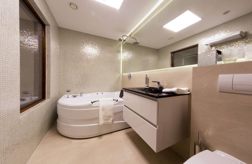Alba Iulia Hotel | Discover Hotel Transilvania: 4-Star Stay with Spa & Dining