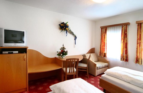 Desselbrunn Hotel | Discover Hotel Traunfall: Family-Friendly with Hot Tub & More