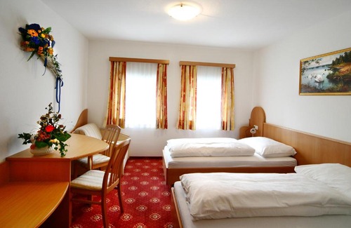 Desselbrunn Hotel | Discover Hotel Traunfall: Family-Friendly with Hot Tub & More