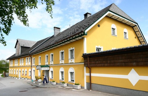 Desselbrunn Hotel | Discover Hotel Traunfall: Family-Friendly with Hot Tub & More