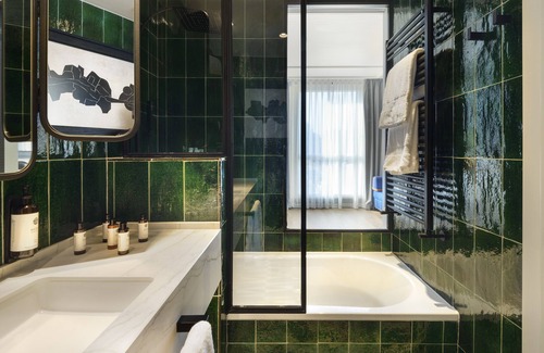 San Sebastian Hotel | Elegant Hotel Tres Reyes in San Sebastian with Pool & Spa