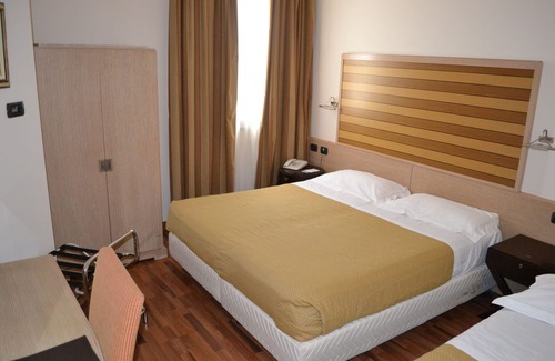 Cade-Gaida Hotel | Inviting Hotel Tricolore: Spa, Hot Tub & Family-Friendly