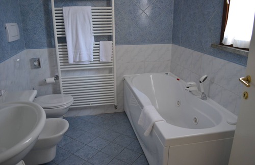 Cade-Gaida Hotel | Inviting Hotel Tricolore: Spa, Hot Tub & Family-Friendly