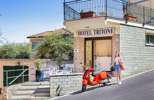 Laigueglia Hotel | Pet-Friendly Hotel Tritone: Family Fun with Hot Tub Access