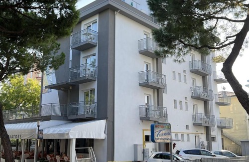 Lido di Jesolo Hotel | Hotel Trovatore: Pet-Friendly Stay with Ocean Views