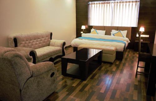 Manigram Hotel | Pet-Friendly Hotel Tulip with Pool and Breakfast Awaits