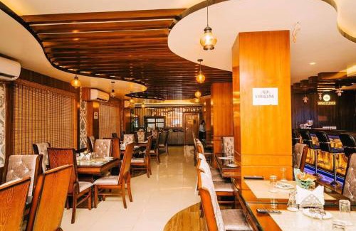 Manigram Hotel | Pet-Friendly Hotel Tulip with Pool and Breakfast Awaits