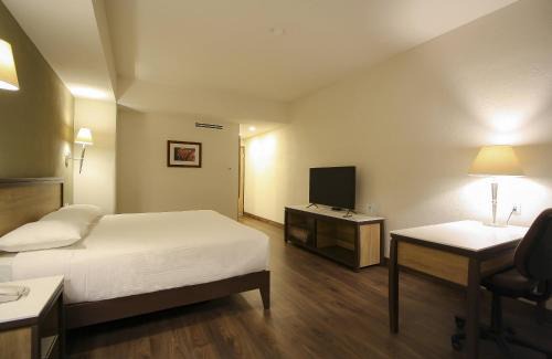Morelia Hotel | Top-Rated Hotel Turotel Morelia with Pool & Ocean Views