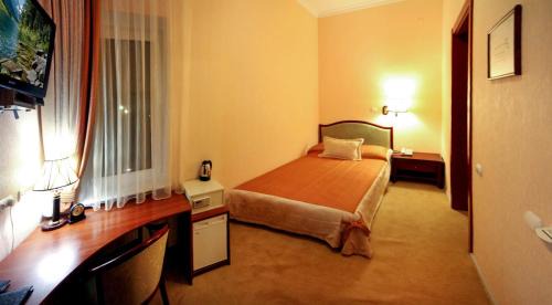 Skhidnytsya Hotel | Discover Hotel Tustan: 4-Star Stay with Oceanfront Views