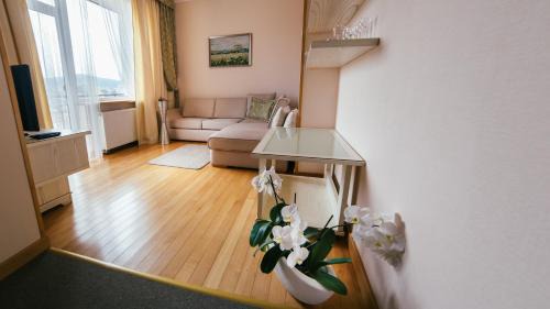 Skhidnytsya Hotel | Discover Hotel Tustan: 4-Star Stay with Oceanfront Views