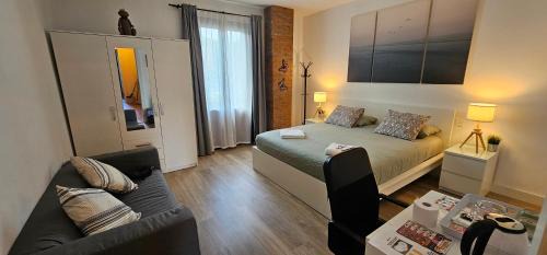 Galdakao Hotel | Pet-Friendly 2-TUUL ETXEA: Cozy Double Room near Bilbao
