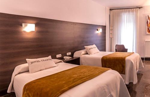 Lasarte-Oria Hotel | Budget-Friendly Hotel Txartel with Family Amenities