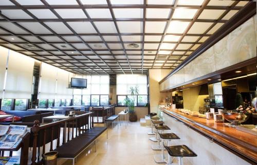 Lasarte-Oria Hotel | Budget-Friendly Hotel Txartel with Family Amenities