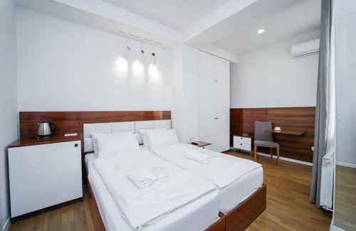 Vera Apartment | Cozy Hotel Room with Mini Kitchen and Balcony in the City