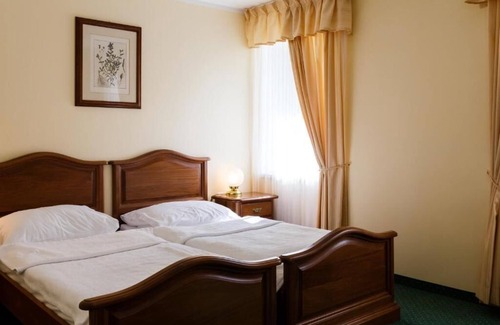 Cihelny Hotel | Discover Hotel U Zámečku Cihelny with Pool and Spa