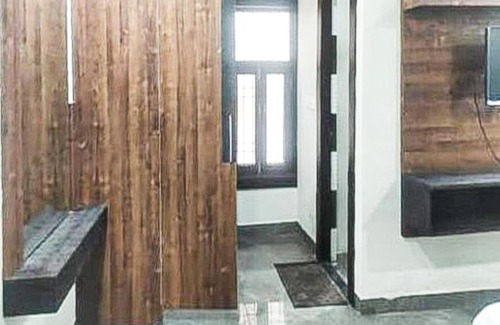 Sandila Hotel | Cozy Hotel Uday By WB Inn with Breakfast & Family Amenities