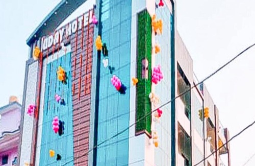 Sandila Hotel | Cozy Hotel Uday By WB Inn with Breakfast & Family Amenities