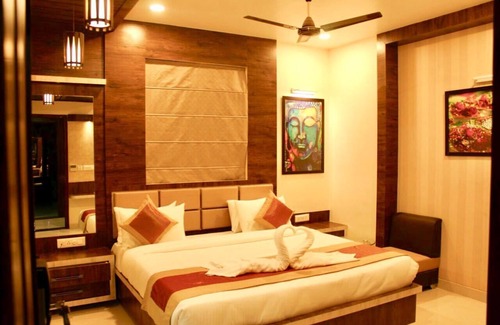 Kakarmatha Hotel | Discover Comfort at Hotel Uday Palace with Hot Tub & More