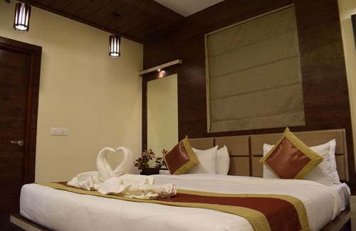Kakarmatha Hotel | Discover Comfort at Hotel Uday Palace with Hot Tub & More