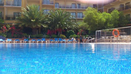 Roses Town Center Hotel | Discover Comfort at Hotel Univers with Oceanfront Views