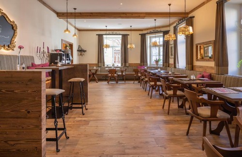 Krems an der Donau Hotel | Discover Comfort at Hotel Unter den Linden with Family Amenities